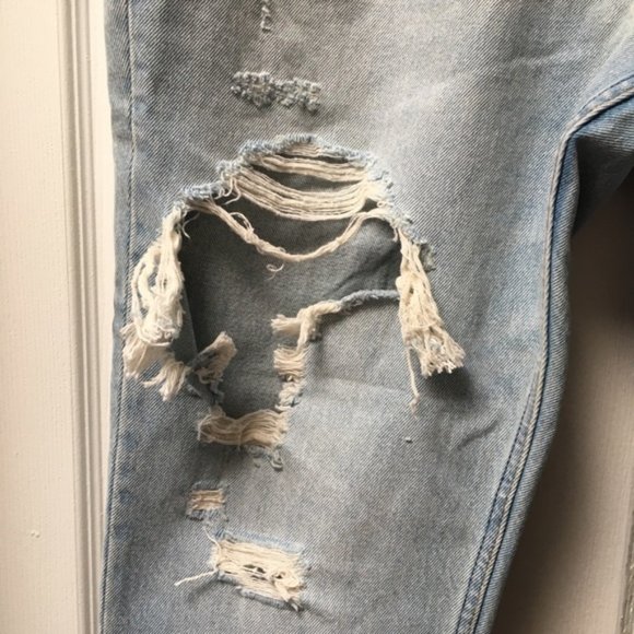 Abercrombie & Fitch Light Blue Distressed High Rise Mom Jeans - Picture 6 of 13